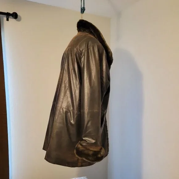 WOMENS VINTAGE FAUX LEATHER JACKET WITH THE FUR....VINTAGE DRESSBARN JACKET - Picture 5 of 17